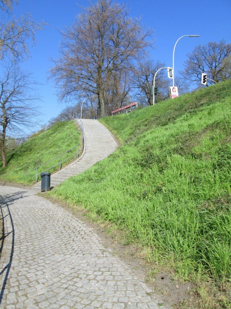 Staircase From The The Public Pathway To Ebchaussee, Currently Without Any Lighting